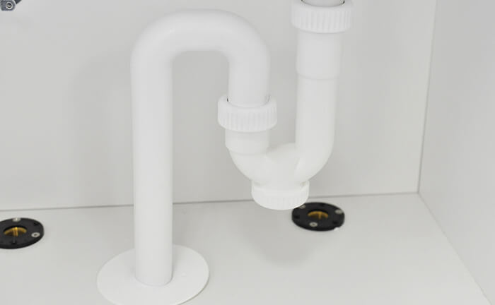 交換用のパイプを取付ける