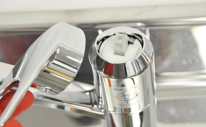 ③レバーハンドルを取り外す