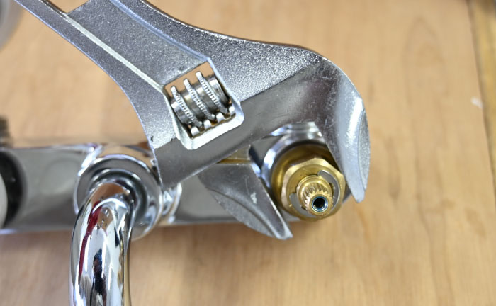 カバーナットを取り外す